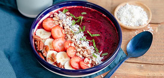 Recept van het Voedingscentrum: Smoothiebowl met aardbeien