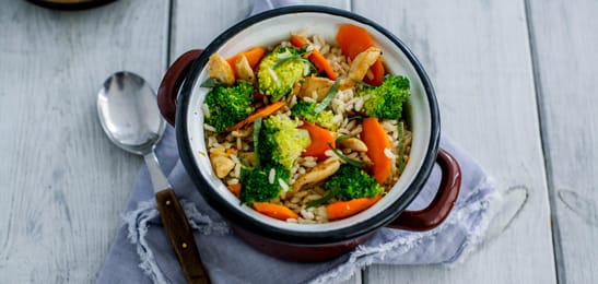 Recept van het Voedingscentrum: Rijst met groente en kip