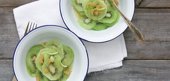 Recept van het Voedingscentrum: Kiwi met gember en limoen