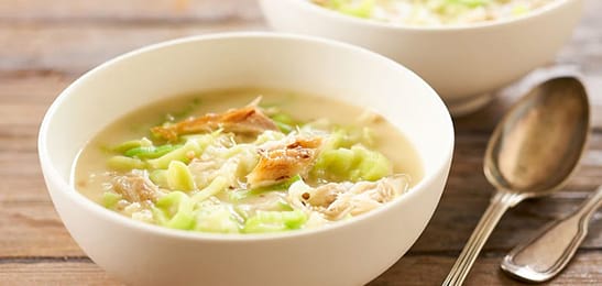 Recept van het Voedingscentrum: Chowder met savooiekool en gerookte forel