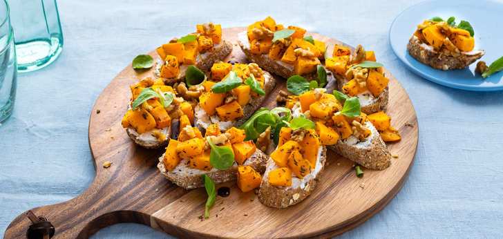 Recept van het Voedingscentrum: Pompoenbruschetta met geitenkaas