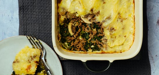 Recept van het Voedingscentrum: Boerenkool-ovenschotel met champignons en rundergehakt