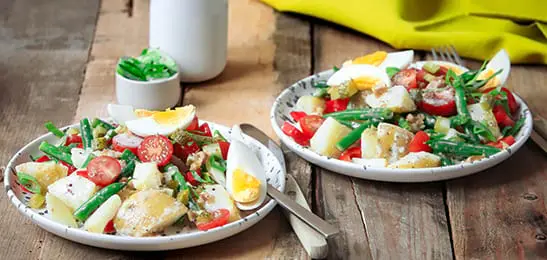 Recept van het Voedingscentrum: Aardappelsalade met sperziebonen en walnoten