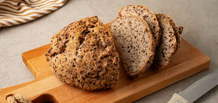 Recept van het Voedingscentrum: Volkorenbrood met lijnzaad