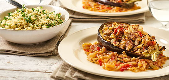 Recept van het Voedingscentrum: Aubergine met notengehakt en bulgur