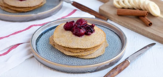 Recept van het Voedingscentrum: Banaanpannenkoeken met kersen