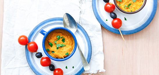 Recept van het Voedingscentrum: Wortelsoep met groentespiesje