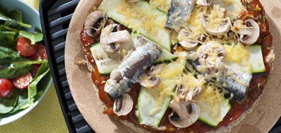 Recept van het Voedingscentrum: Pizza van Turks brood met sardientjes
