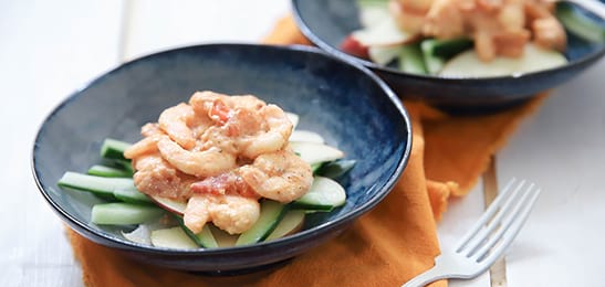 Recept van het Voedingscentrum: Garnalensalade op een bedje van komkommer en appel