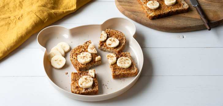 Recept van het Voedingscentrum: Boterham met pindakaas en banaan