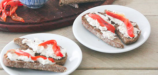 Recept van het Voedingscentrum: Toast met forelrillette