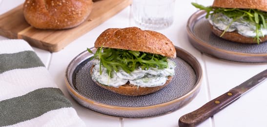 Recept van het Voedingscentrum: Broodje met komkommersalade