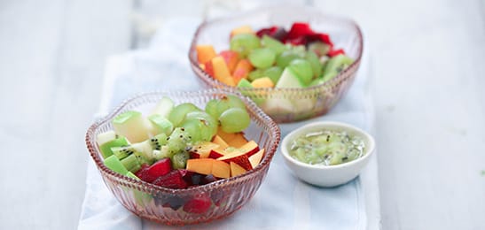 Recept van het Voedingscentrum: Fruitsalade met kiwidressing