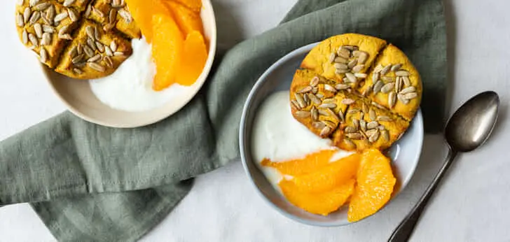 Recept van het Voedingscentrum: Breekbroodje met yoghurt en sinaasappel