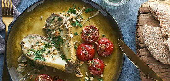 Recept van het Voedingscentrum: Gegrilde aubergine met tahin en za'atar