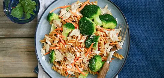 Recept van het Voedingscentrum: Pastasalade met broccoli en makreel