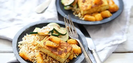 Recept van het Voedingscentrum: Kerrietofu met sinaasappelsaus