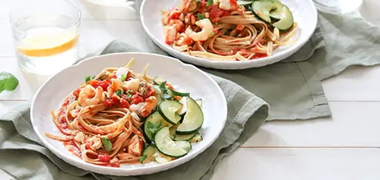 Recept van het Voedingscentrum: Pasta marinara met gestoofde courgette